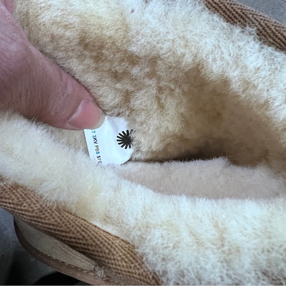 UGG Classic Short kid’s Boot - Chestnut, US 4 - Picture 3 of 6